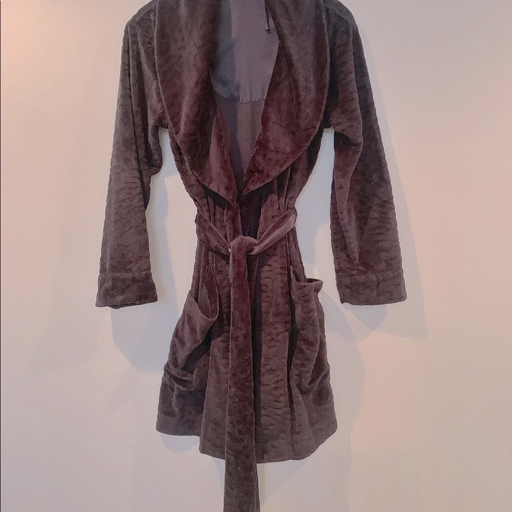 Plush Robe 🥰 - Picture 2 of 8
